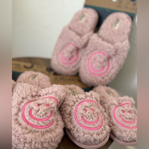 Nwt Kids' Happy Face Slide Slippers dluxe by dearfoams - Picture 7 of 8